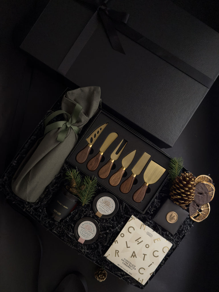 luxury-corporate-hamper-with-wine-and-gourmet-treats.