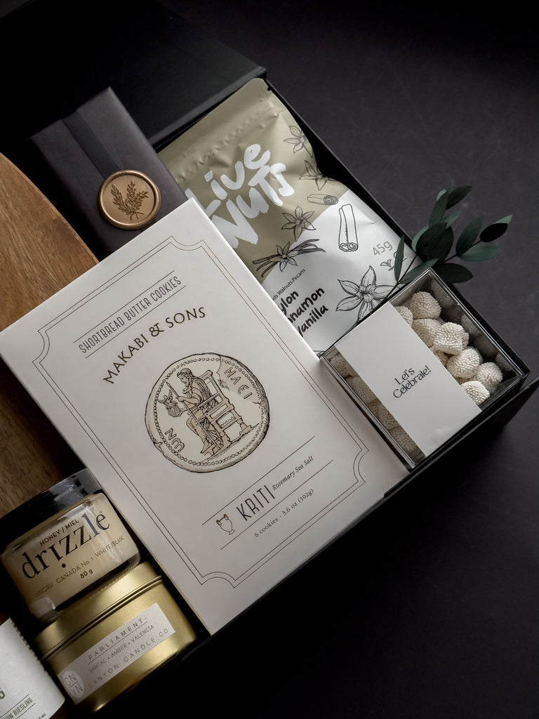 scented-candle-gourmet-snacks-charcuterie-set
